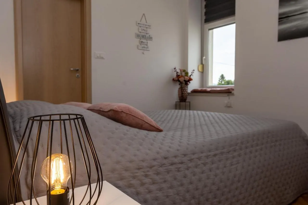Apartman Gold Kastela 0*,