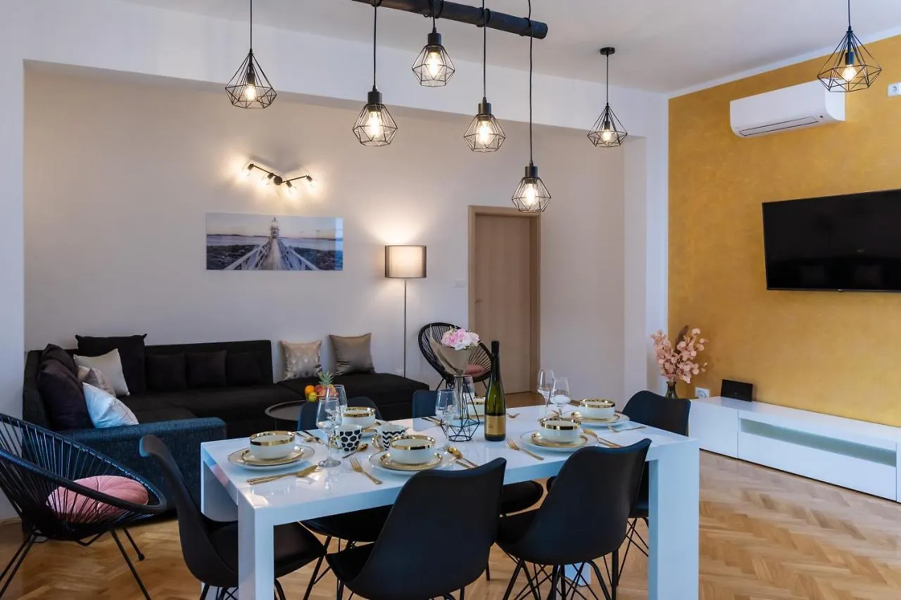 Apartment Apartman Gold Kastela Croatia