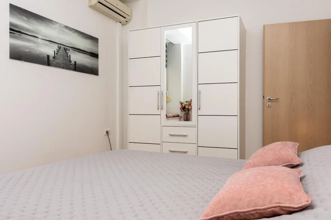 Apartment Apartman Gold Kastela Croatia